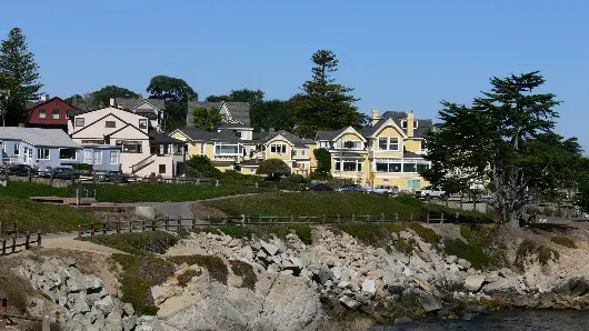 Monterey
Verspielte Holzwohnhäuser im viktorianischem Stil im alten, schönen Monterey. Ehemalige Missionsstadt der Spanier und erste Hauptstadt Kaliforniens.
