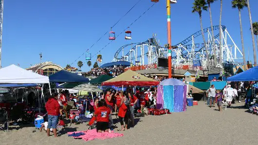 Beach Santa Cruz
Vergnügungspark am Strand von Santa Cruz mit einem Cheer-Leader Wettbewerb
