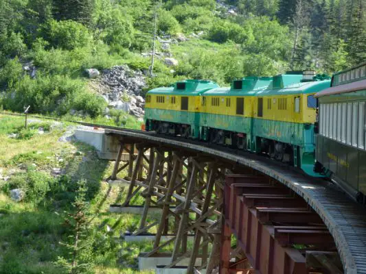 Fahrt mit der White Pass & Yukon Railroad
