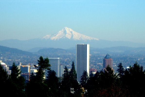 Mt.Hood
Hier thront Mt.Hood ueber der Skyline von Portland Downtown
Schlüsselwörter: Portland, Oregon, Mt.Hood, Downtown
