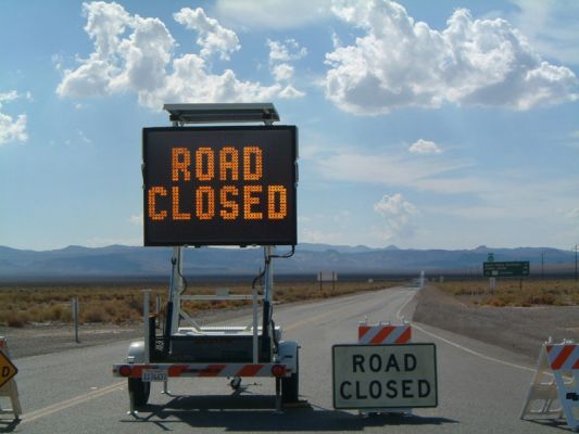 Road Closed
aufgenommen am 16.08.04 gegen Mittag am Osteingang (Death Valley Junction) des Death Valley
Schlüsselwörter: Fotowettbewerb