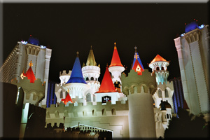 Lego Burg? Nein...
Das ist das Hotel Excalibur in Las Vegas bei Nacht...
