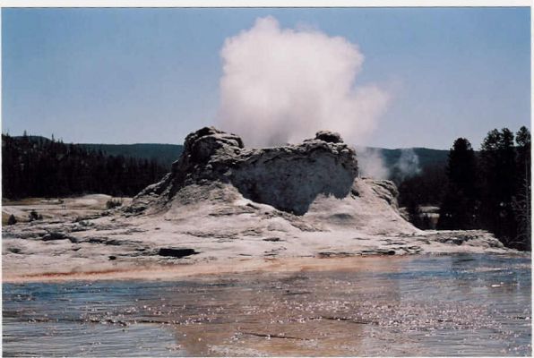 Castel Rock Geysir
im Yellowstone NP (ist der Geysir richtig benannt??)
