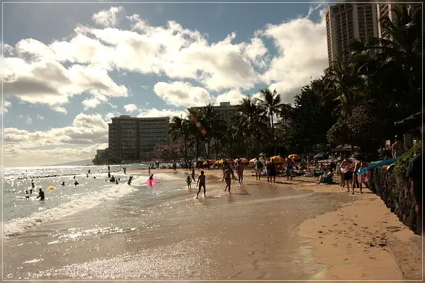 Waikiki_Beach_2010.JPG