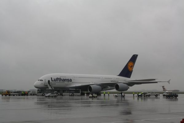 Lufthansa A380
Der erste A380 der Lufthansa vor dem Flugtraining auf dem Airport Leipzig/Halle
Schlüsselwörter: A380 Leipzig LEJ Lufthansa
