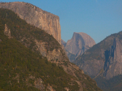 Half Dome und El Capitan
Die Wahrzeichen des Yosemite Nationalparks. Der bei Free-Climbern beliebte El Capitan und der zu bewandernde Half Dome
Schlüsselwörter: Half Dome, El Capitan, Yosemite Nationalpark