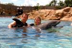 Nadine & Yves mit dem Delphin