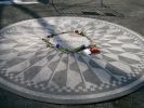 Gedenktafel für John Lennon, der hier unweit entfernt ermordet wurde