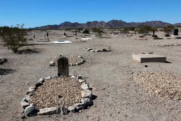 IMG_0334_Quartzsite_Hi_Jolly_Cemetery_forum.jpg