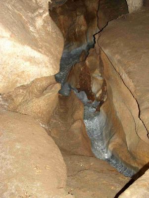 Chrystal Cave im Sequoia
unterirdischer Bach in der Crystal Cave
