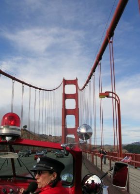 Auf der Golden Gate Bridge in Richtung Norden nach Sausolito
Schlüsselwörter: fireengine
