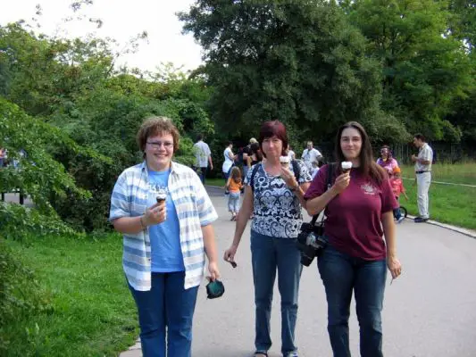 A Walk In The Park
Sonja(sonny), Helga(Mel`s Mom), Melanie(MelOnTour) in der Wilhelma
