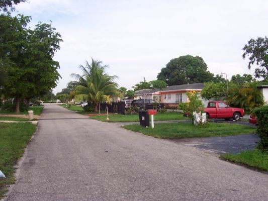 Wohnsiedlung im Centrum
Keine hochwertige Wohnsiedlung im Zentrum von Miami, wo
vorwiegend Schwarze wohnen.
