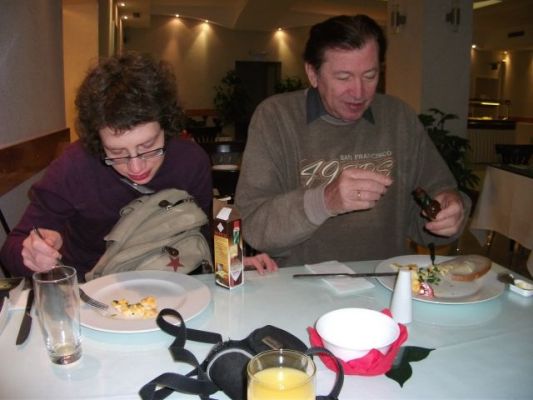 Anne und Pierre beim Frühstück
