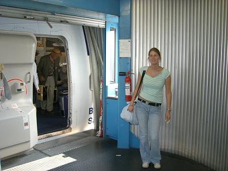 Beim Einsteigen
Hier sieht man meine Freundin beim einsteigen in das Flugzeug von Frankfurt nach Los Angeles
