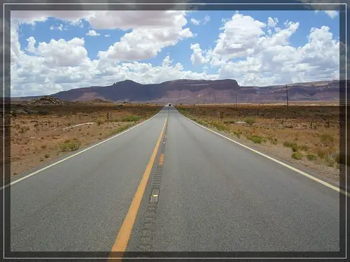 Straße 
Auf dem Weg von Monument Valley nach Flaggstaff
