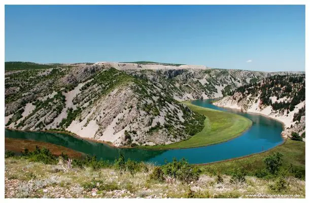 Zrmanja Canyon
Die smaragdgrüne Zrmanja fliesst in einer fotogenen Schleife durch den kroatischen Karst (bei Obrahovac/ Norddalmatien)
