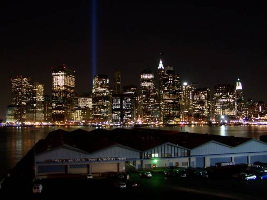 Manhattan bei Nacht
Lichtkegel Ground Zero
