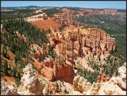 im Land des Pudels
Im Bryce Canyon, die fast weiße Formation im Vordergrund wird auch "der Pudel" genannt
