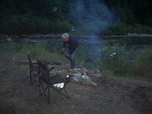 Erstes Campfire am Cayoosh Creek
