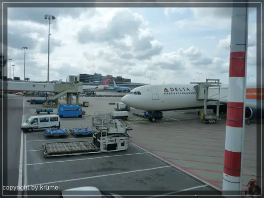 comp_Tag1_Amsterdam_Flughafen_Delta.jpg