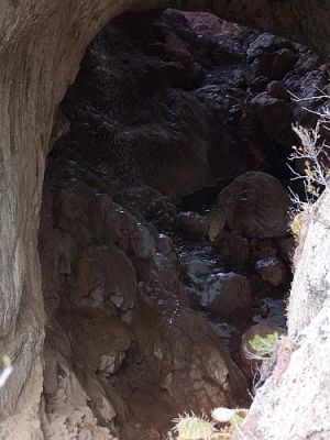 Tonto Natural Bridges
Nachaufnahme der Felsbrücke von Süden mit schwachem Wasserstrahl von oben
